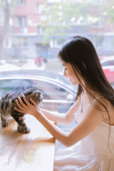 教授走一步撞一下